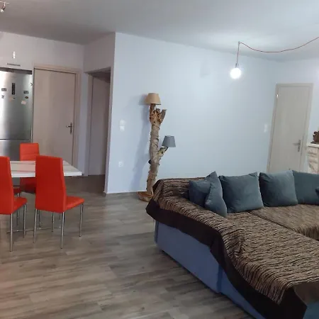 Christen House Villa *