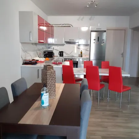 Christen House Villa *